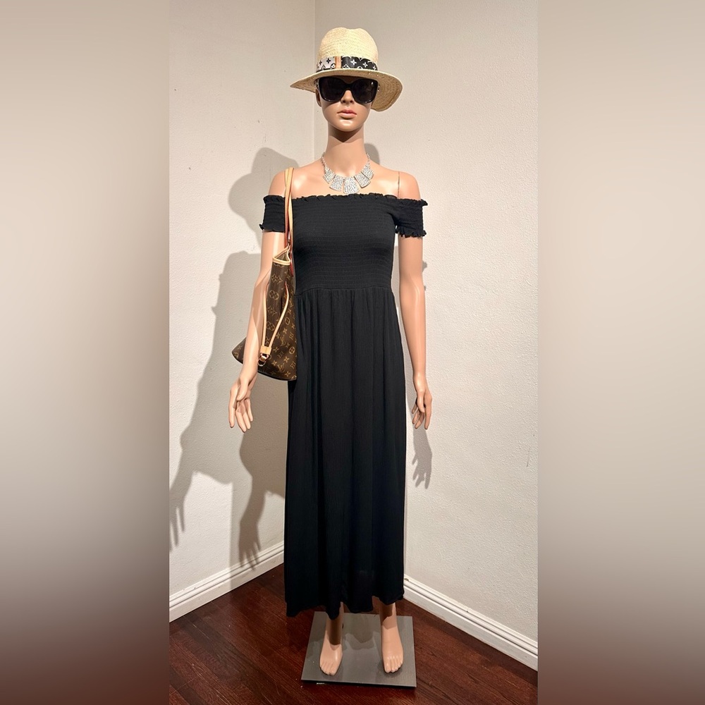 ***Dress Only*** Item: Maxi Dress Brand: Forever 21 Condition: Like New